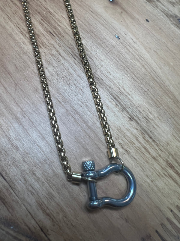 TWO TONE BUCKLE NECKLACE