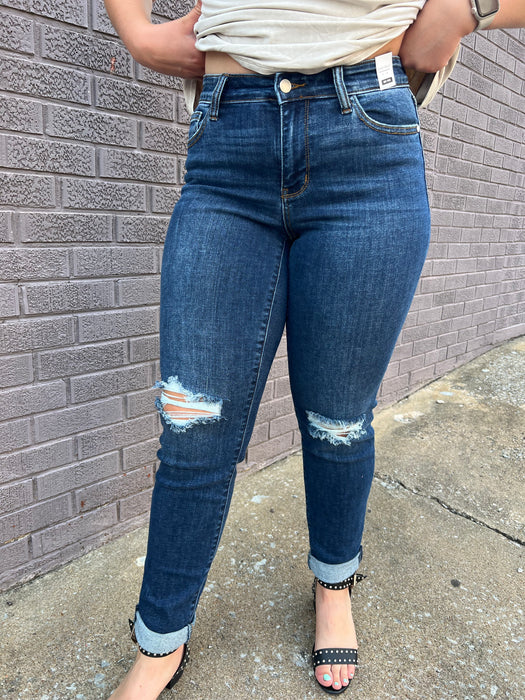 KNEE RIPPED SLIM JEANS