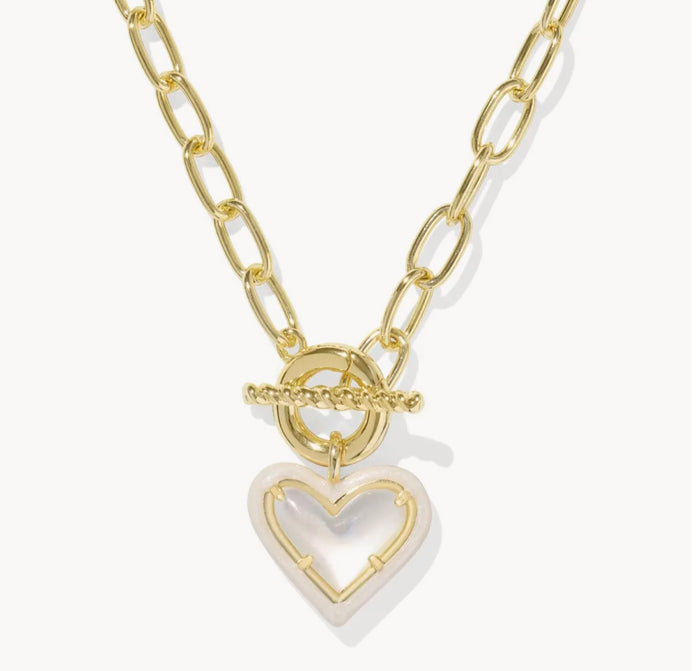 KENDRA SCOTT: ARI HEART ENAMEL FRAME CHAIN NECKLACE