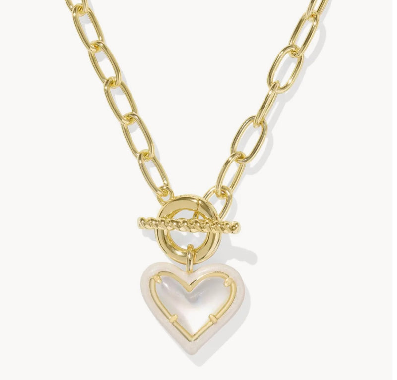 KENDRA SCOTT: ARI HEART ENAMEL FRAME CHAIN NECKLACE