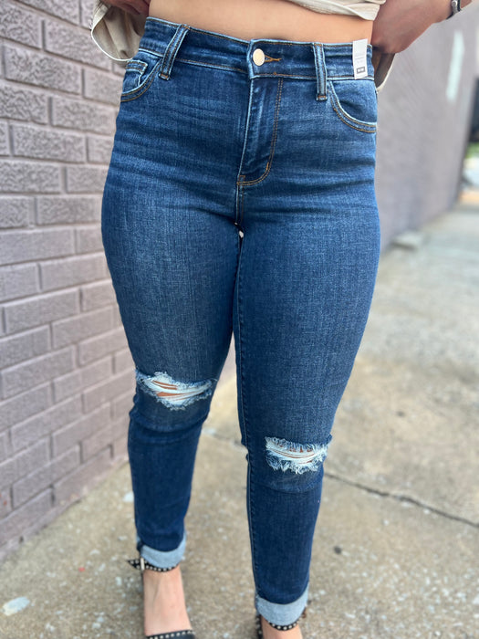 KNEE RIPPED SLIM JEANS