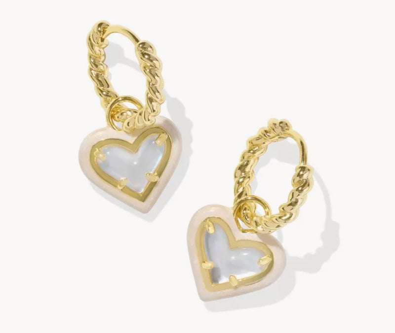 KENDRA SCOTT: ARI HEART ENAMEL FRAMED HUGGIE