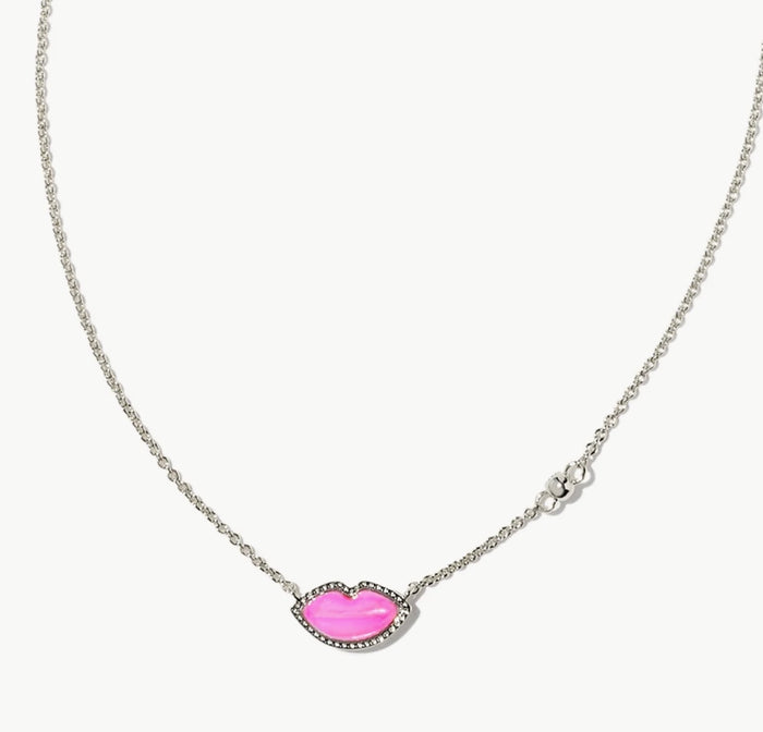 KENDRA SCOTT: LIPS PENDANT NECKLACE