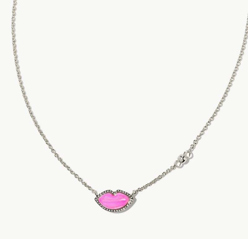 KENDRA SCOTT: LIPS PENDANT NECKLACE