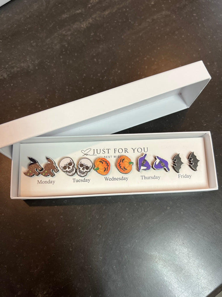 BOX OF HALLOWEEN STUD EARRINGS